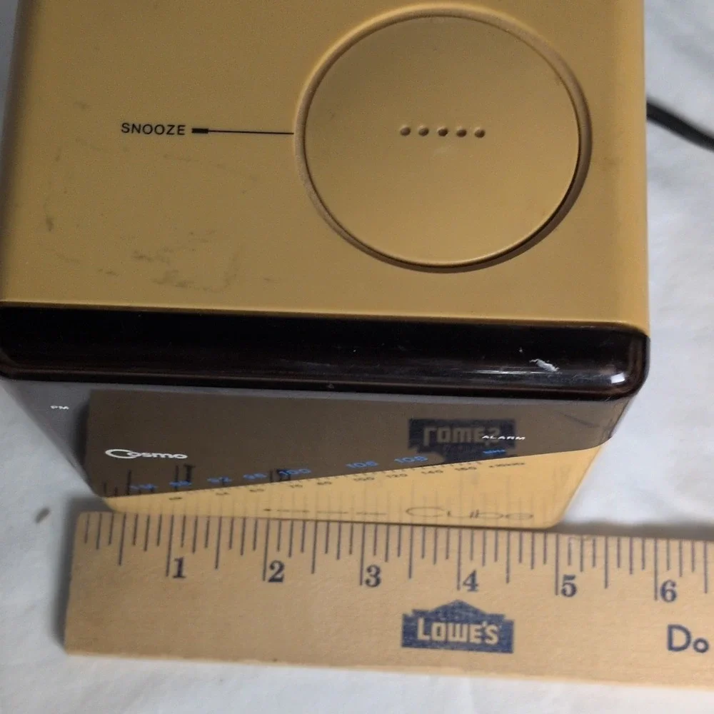 Vintage Cube Alarm Clock Radio Retro Digital Cosmo CR-2501
